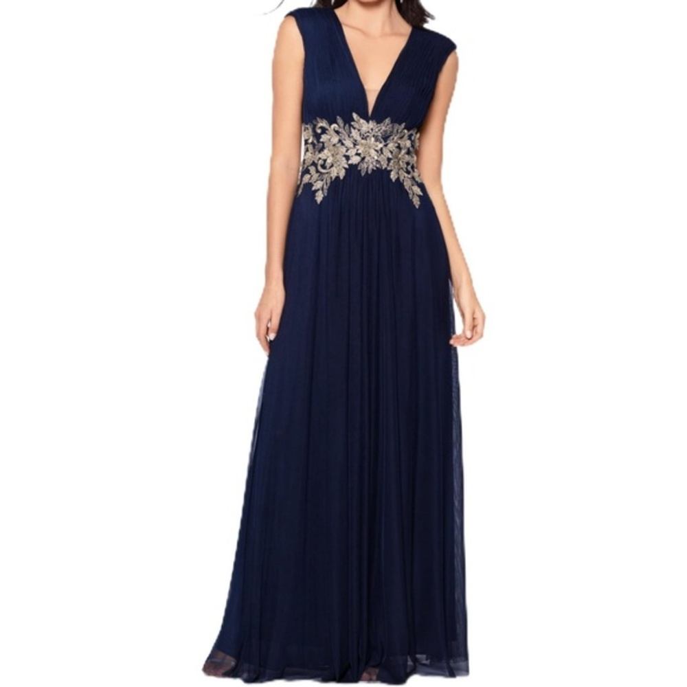 Betsy & Adam. New! Casey V-Neck Chiffon Flowy Gown